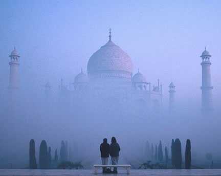 © Explore the Taj Mahal